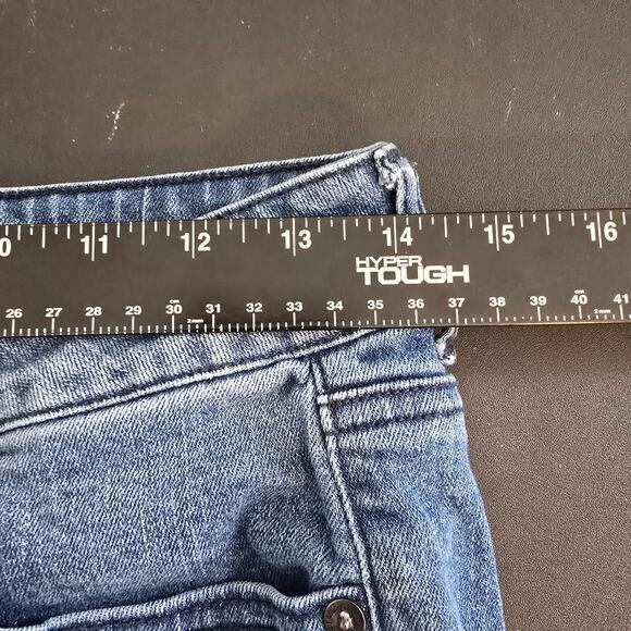 American Eagle Women's Raw Hem Stretch Shortie Denim Shorts Medium Wash‎ Size 6 - Picture 8 of 10